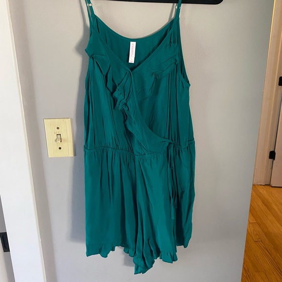 Green Romper with Elastic Waist - Picture 3 of 7
